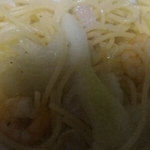 素材の旨味★えびとベーコンとキャベツのオイルパスタ